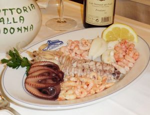 Venice eating in Rialto bridge